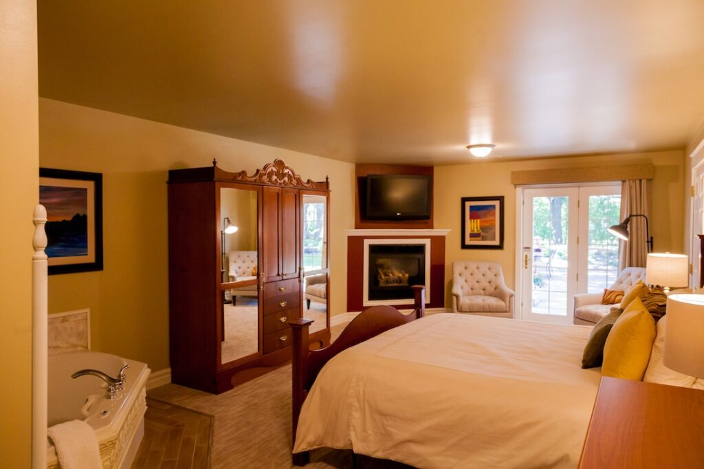 Romantic Getaways in Iowa, a photo of a guest suite at The Oakwood Inn in Okoboji