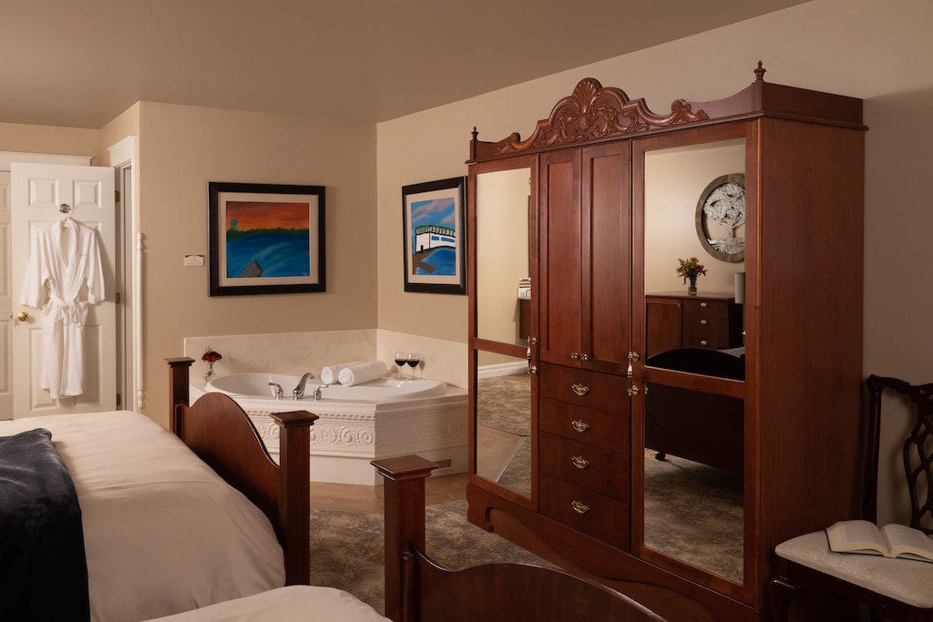 one of the best Spirit Lake Iowa hotels for your next getaway to Okoboji