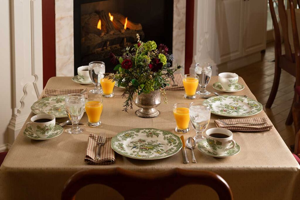 Okoboji Restaurants, photo of our elegant dining room at the Oakwood Inn