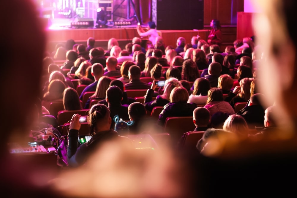 Don't Miss the Okoboji Summer Theater This Year / The Best Okoboji Hotels